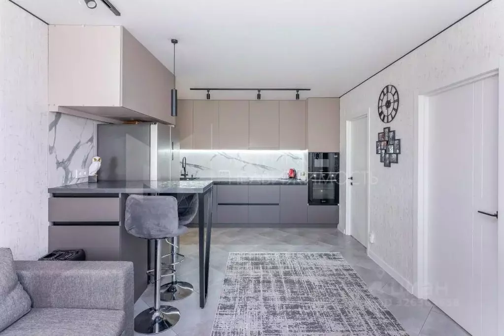 3-к кв. Тюменская область, Тюмень ул. Вице-адмирала Воронцова, 7 (70.8 ... - Фото 0