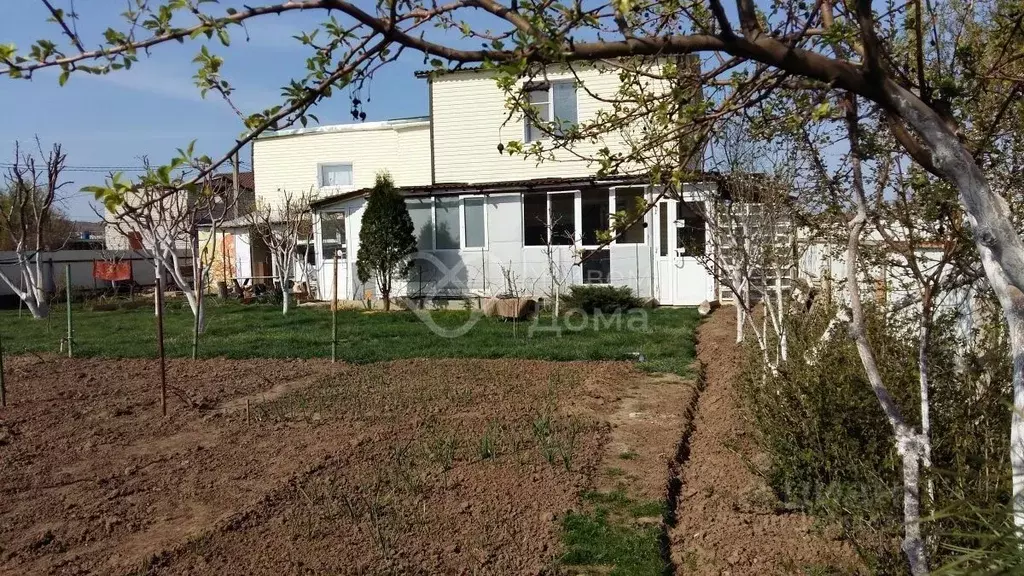 Дом в Волгоградская область, Светлоярский район, Большечапурниковское ... - Фото 1