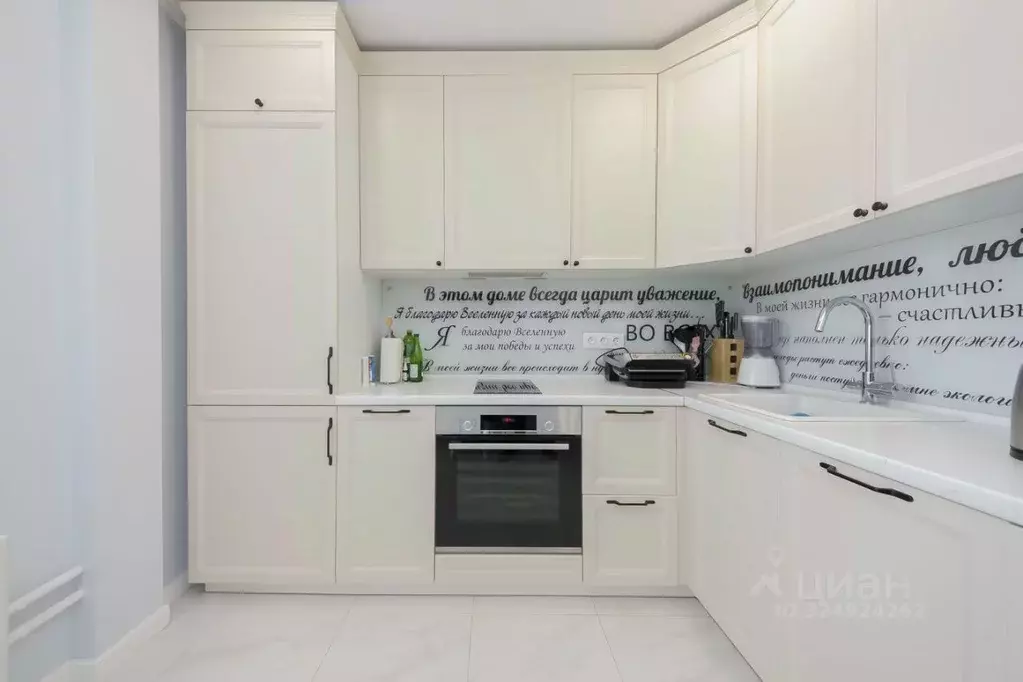 2-к кв. Тюменская область, Тюмень ул. Федюнинского, 56к2 (58.8 м) - Фото 1