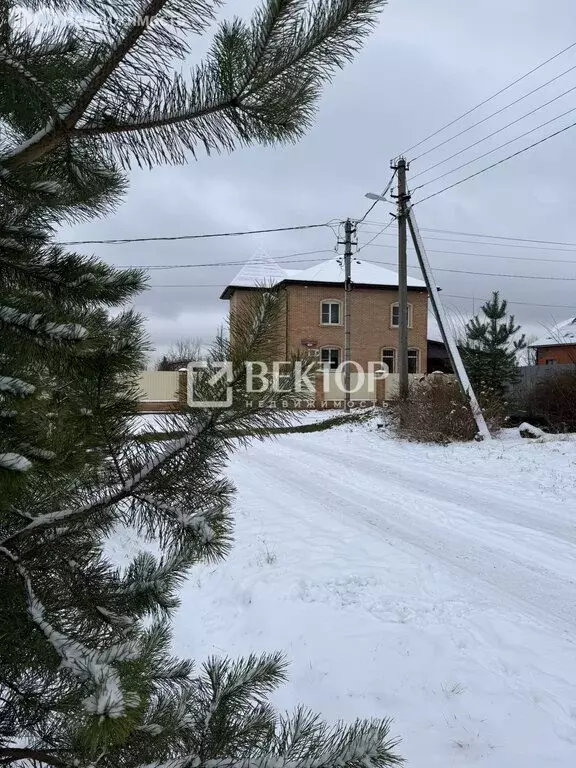 Дом в посёлок городского типа Красное-на-Волге, Полевая улица (250 м) - Фото 1