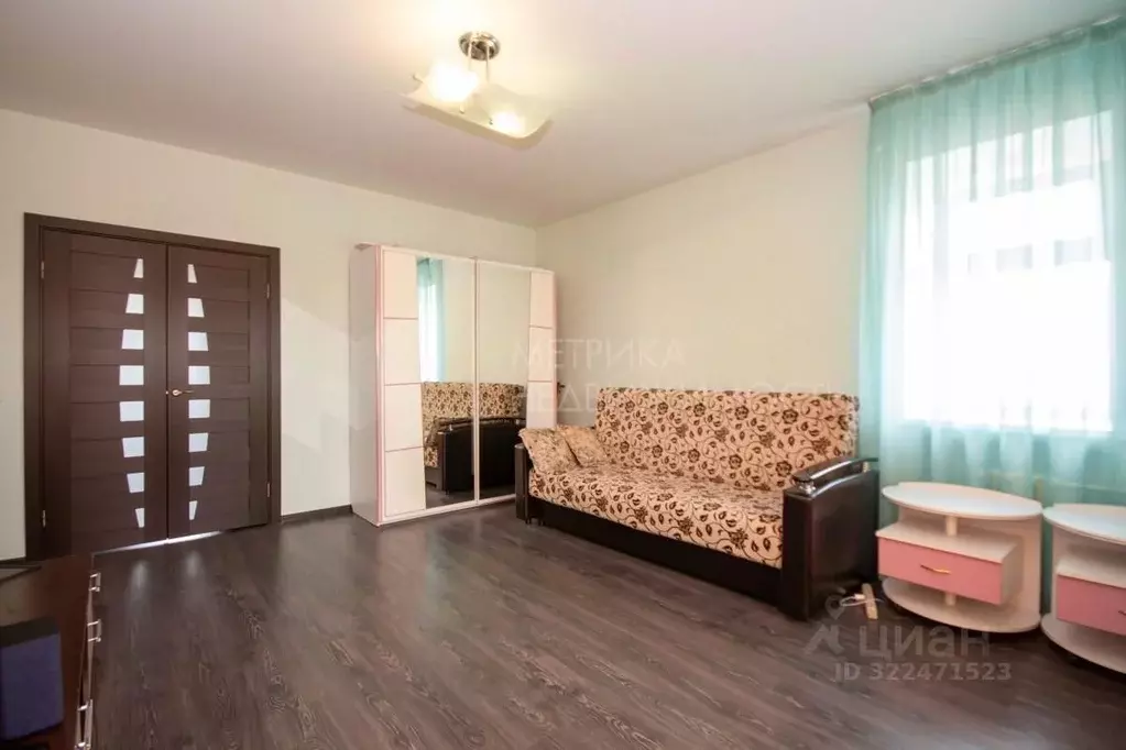 2-к кв. Тюменская область, Тюмень ул. 50 лет Октября, 3к1 (63.7 м) - Фото 0