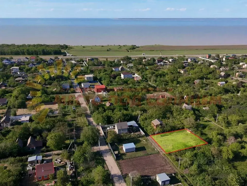 Участок в Краснодарский край, Ейское городское поселение, пос. ... - Фото 1