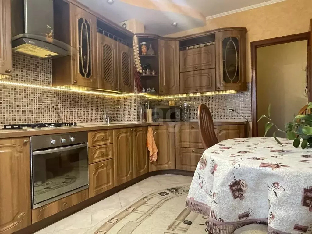 3-к кв. Саратовская область, Саратов ул. Имени Братьев Никитиных, 8 ... - Фото 2