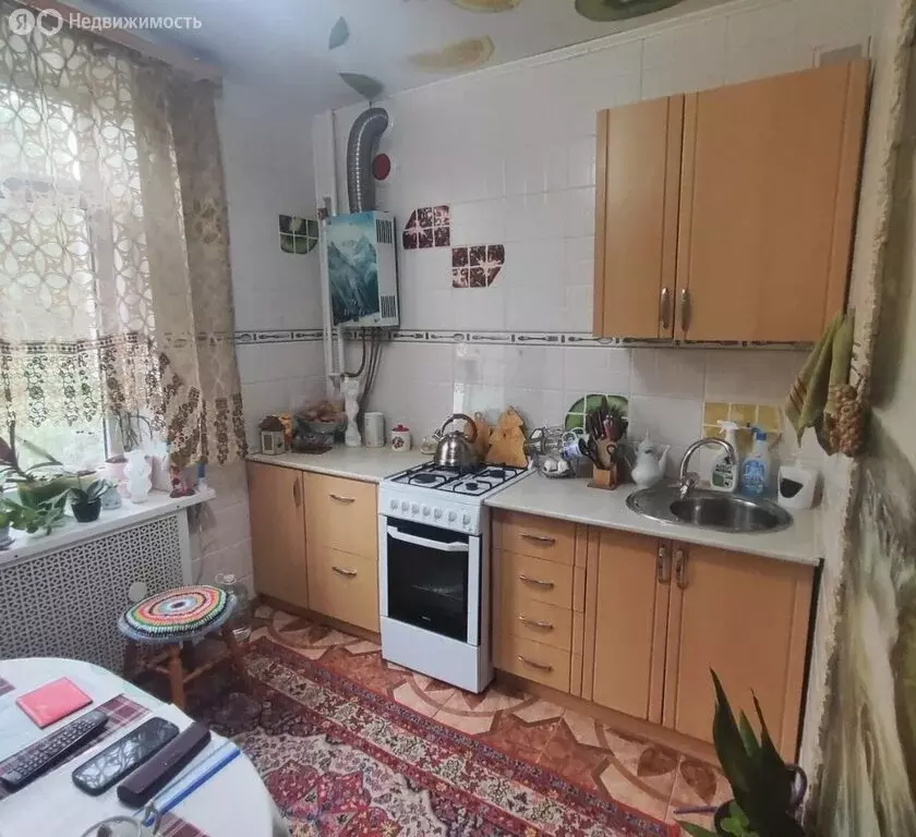 2-комнатная квартира: Каменск-Шахтинский, улица Ворошилова, 4 (56 м) - Фото 1