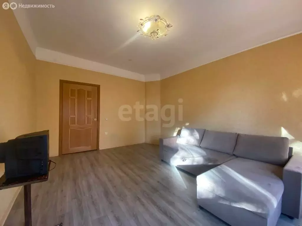 3-комнатная квартира: Оренбург, улица Аксакова, 14 (70 м) - Фото 1