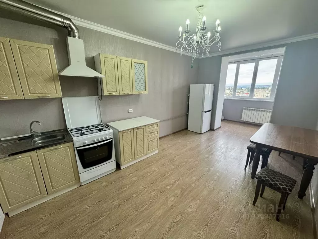 2-к кв. Карачаево-Черкесия, Черкесск ул. Космонавтов, 98 (83.8 м) - Фото 0