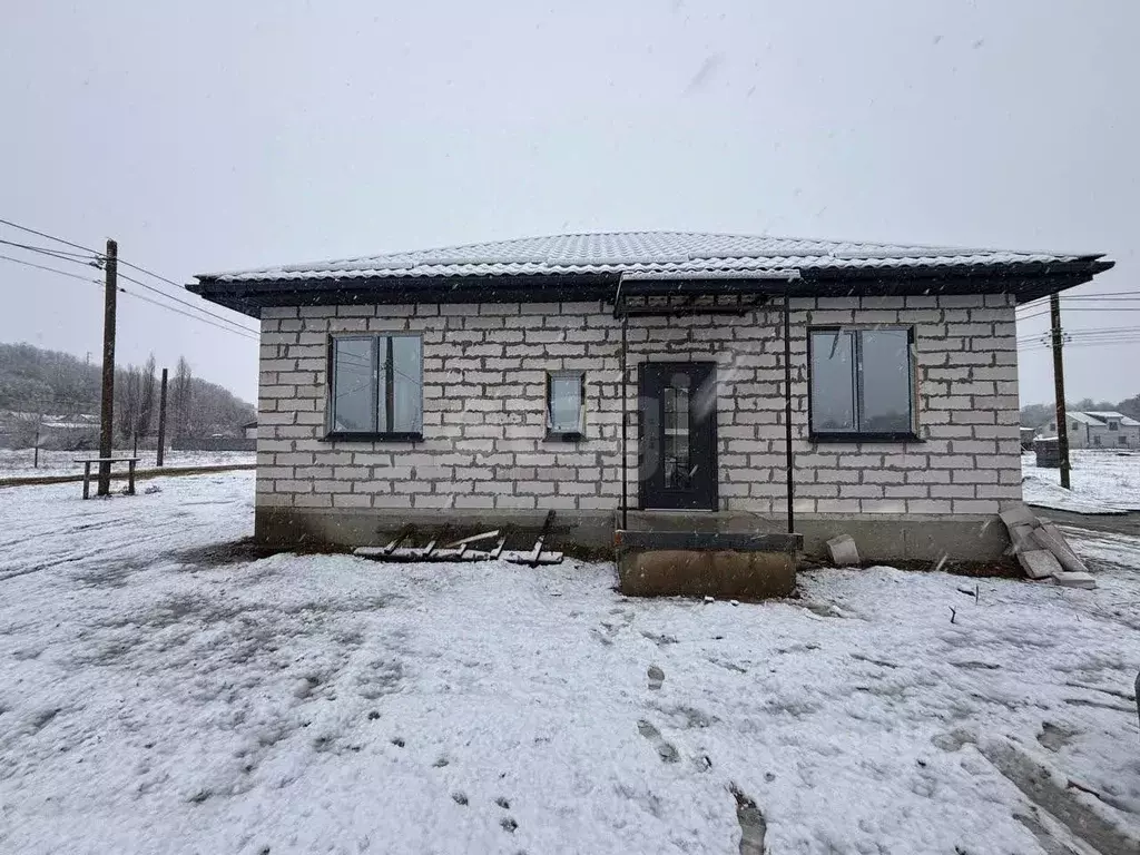 Дом в Крым, Симферопольский район, Добровское с/пос, с. Пионерское ул. ... - Фото 1