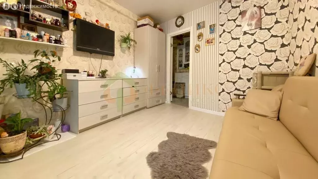 3-комнатная квартира: село Русско-Высоцкое, 8 (58.7 м) - Фото 1