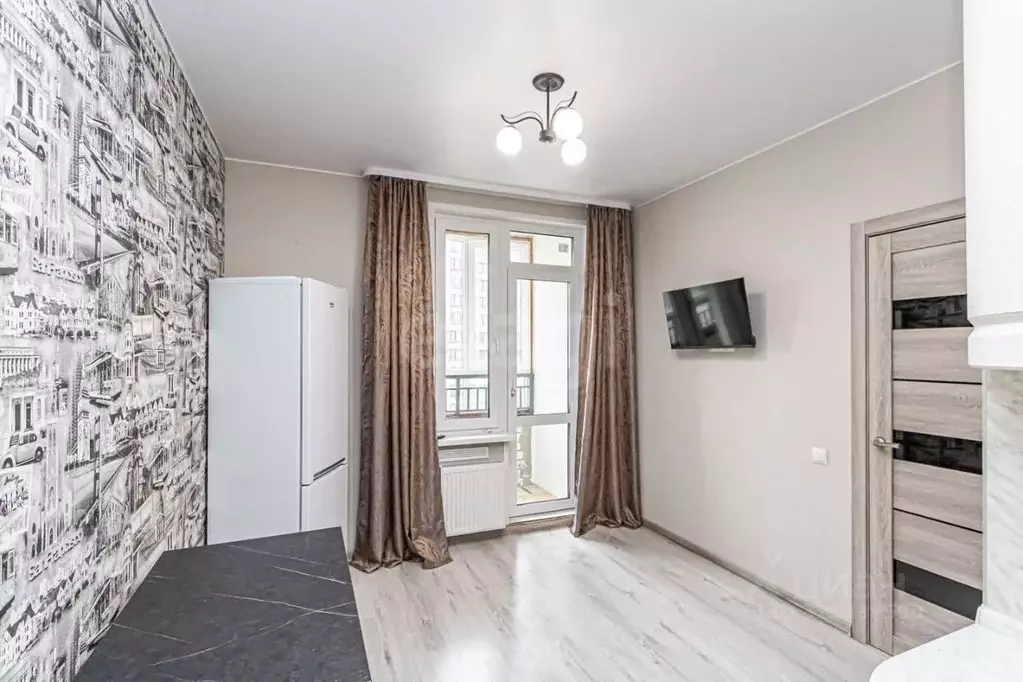 1-к кв. Тюменская область, Тюмень ул. Фармана Салманова, 26к2 (30.7 м) - Фото 0