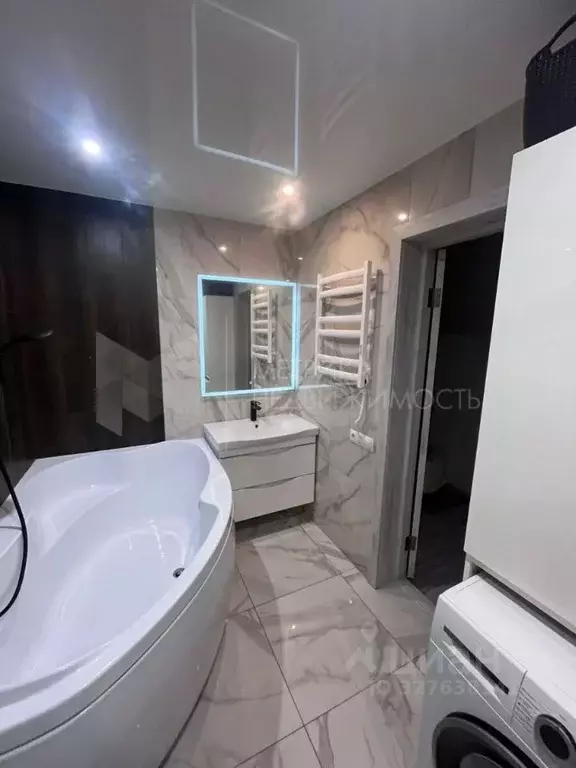 3-к кв. Тюменская область, Тюмень ул. Газовиков, 2 (91.8 м) - Фото 1