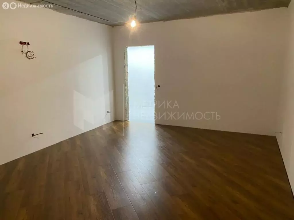 2-комнатная квартира: Тюмень, улица Дружбы, 73 (85 м) - Фото 1