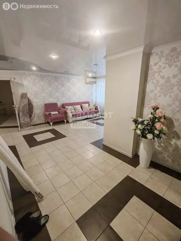 3-комнатная квартира: Нальчик, проспект Кулиева, 2 (90 м) - Фото 1