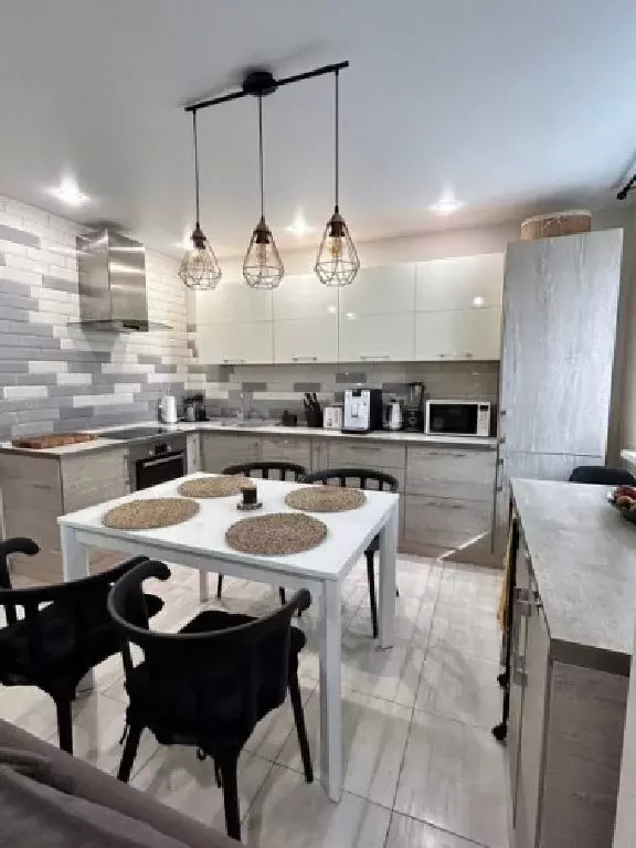 Продается 3-комнатная квартира - Фото 1