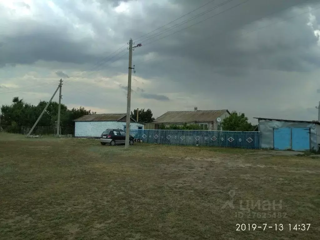 Дом в Волгоградская область, Чернышковский район, Верхнегнутовское ... - Фото 0