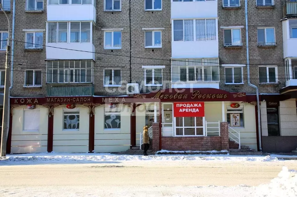 Торговая площадь в Свердловская область, Серов ул. Луначарского, 11 ... - Фото 1