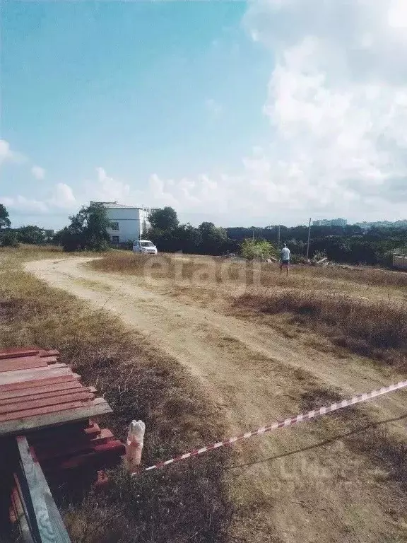 Участок в Крым, Черноморское пгт ул. Амосова, 18 (6.3 сот.) - Фото 1