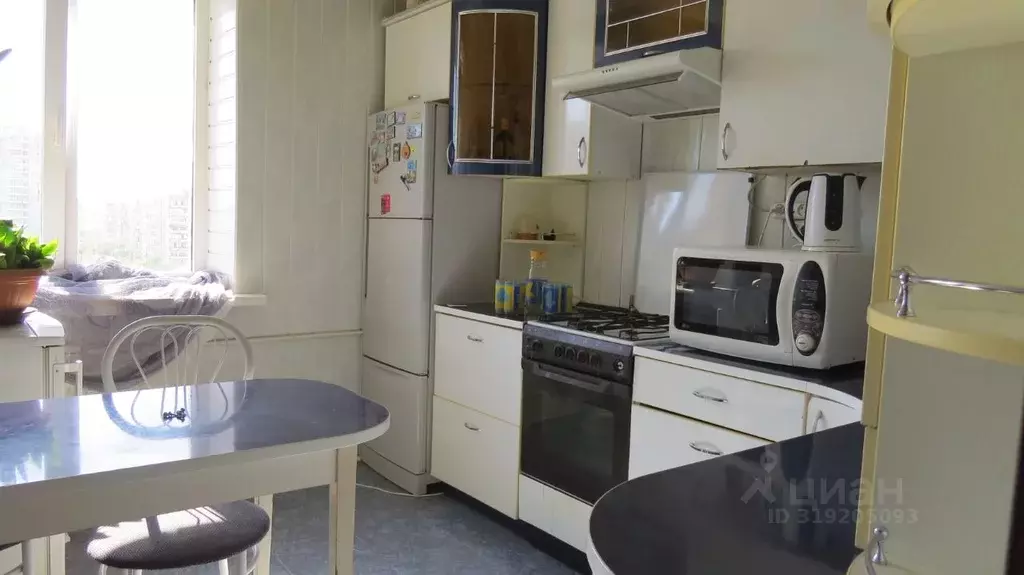 3-к кв. Волгоградская область, Волгоград ул. Менжинского, 11А (74.0 м) - Фото 0