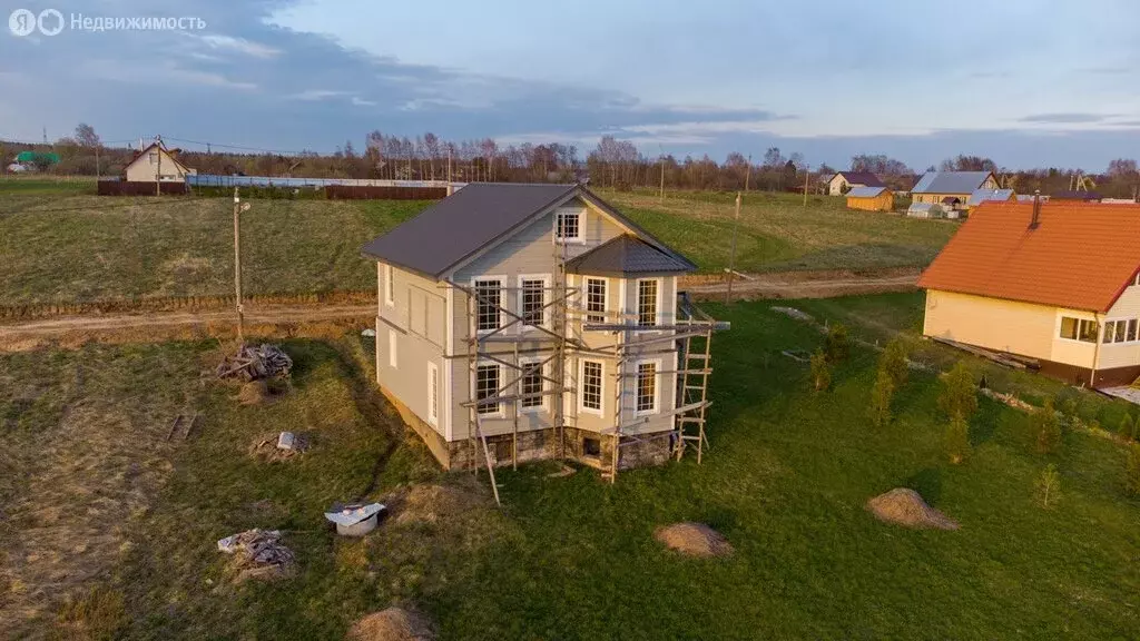 Дом в село Ильинское, Центральная улица (160 м) - Фото 0