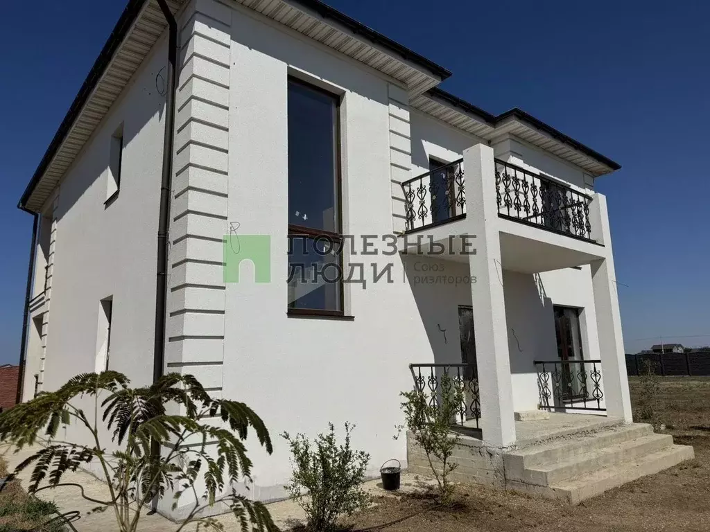 Дом в Крым, Сакский район, с. Уютное ул. Айвазовского (230 м) - Фото 1