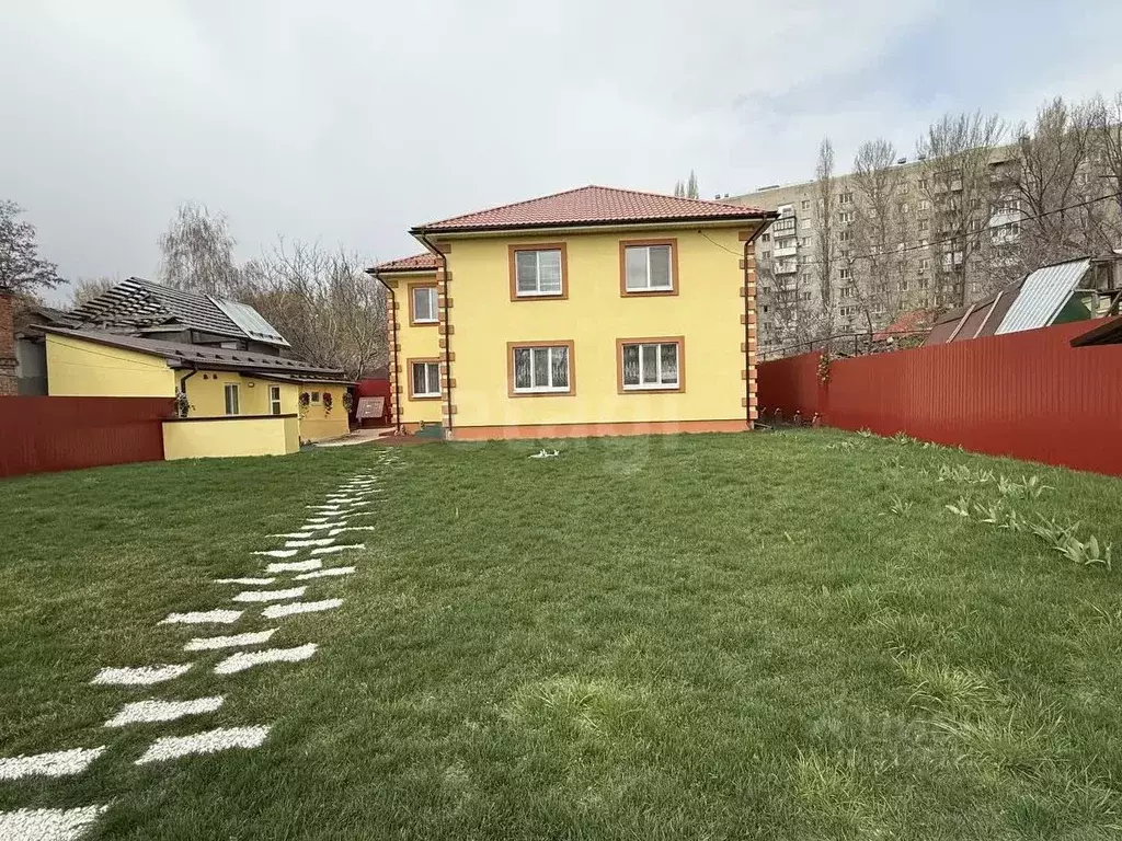 Дом в Саратовская область, Саратов ул. Имени Д.В. Емлютина, 71 (215 м) - Фото 0