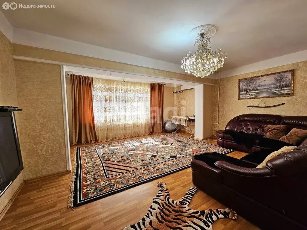 3-комнатная квартира: Махачкала, улица Айвазовского, 6Б (85 м) - Фото 1