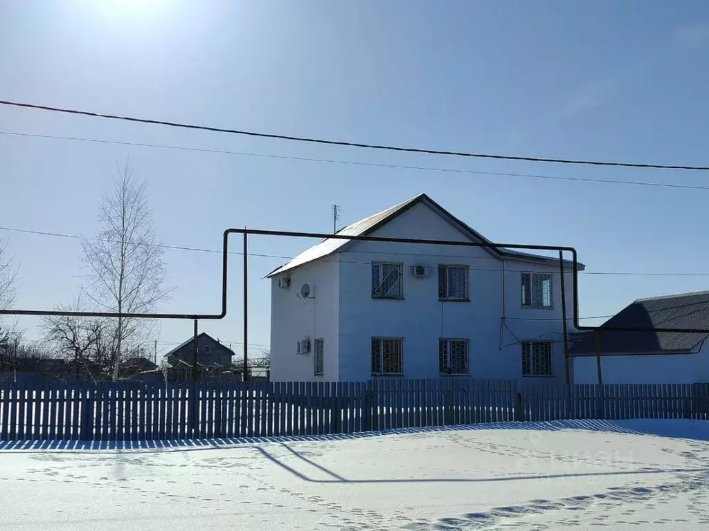 Дом в Самарская область, Безенчукский район, Екатериновка с/пос, с. ... - Фото 1