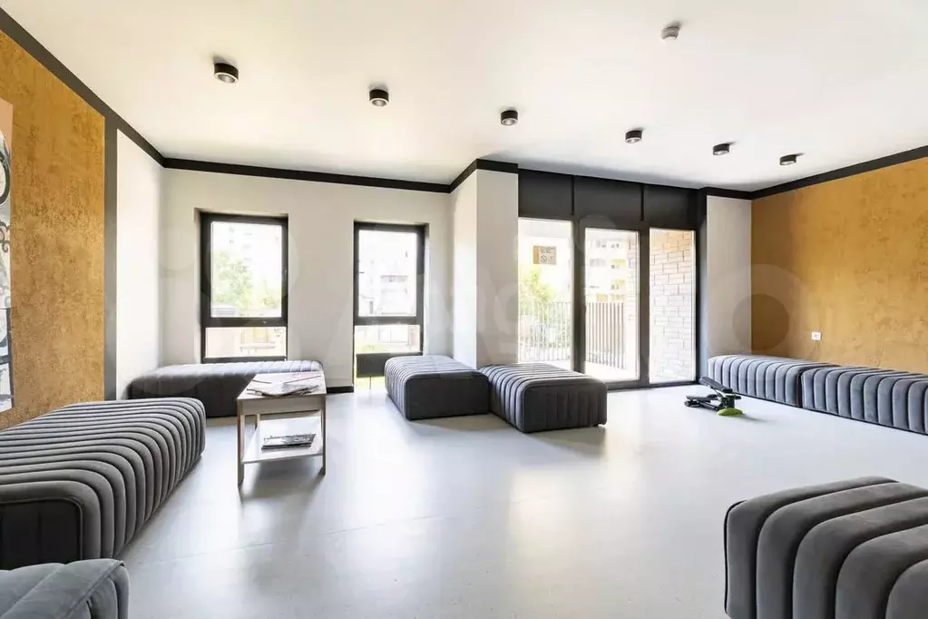 2-к. квартира, 80 м, 1/9 эт. - Фото 1