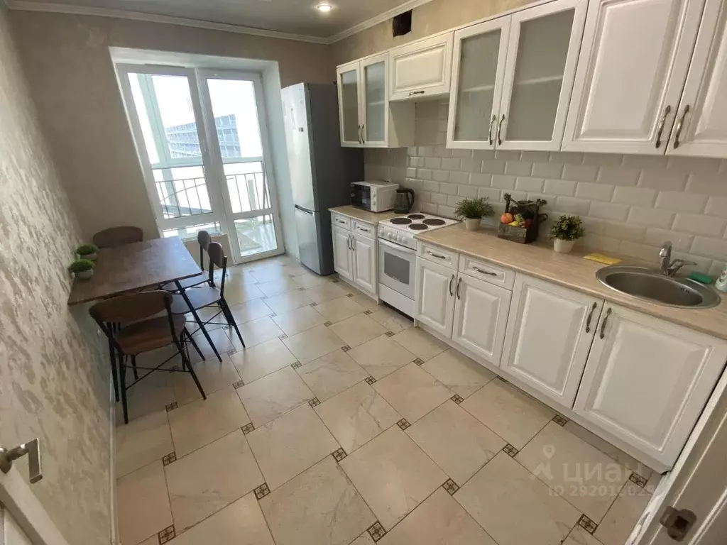2-к кв. Татарстан, Казань ул. Азата Аббасова, 8 (65.0 м) - Фото 1