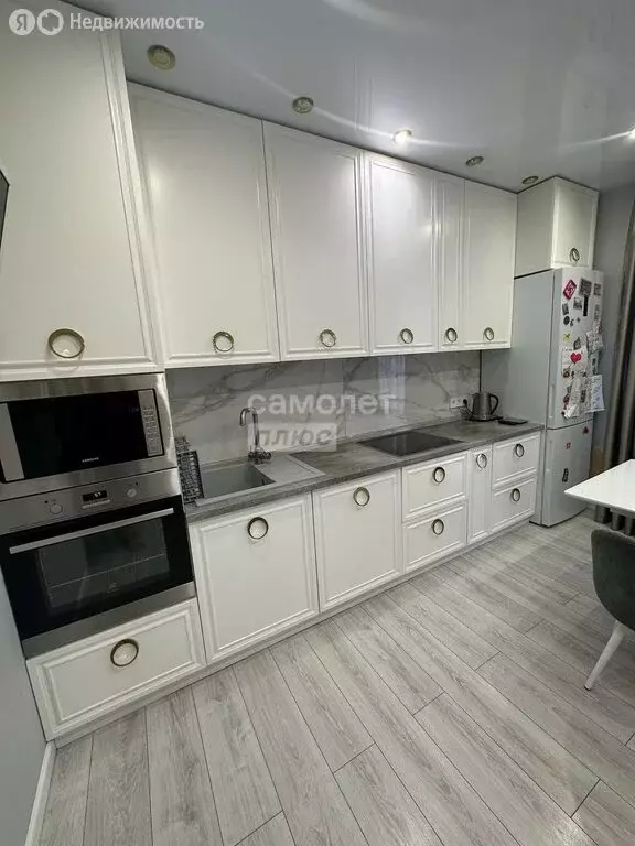 3-комнатная квартира: Волгоград, улица Расула Гамзатова, 7 (70 м) - Фото 1