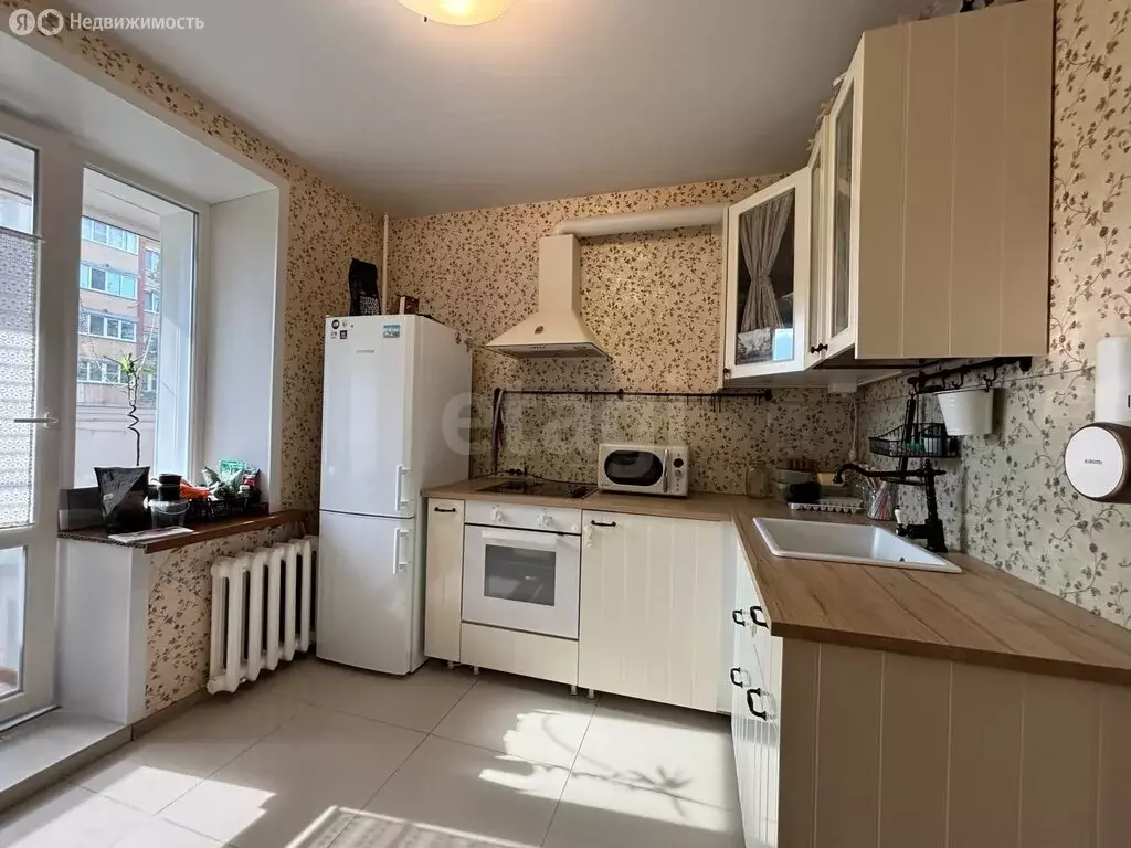 1-комнатная квартира: Киров, улица Защитников Отечества, 18 (42 м) - Фото 2
