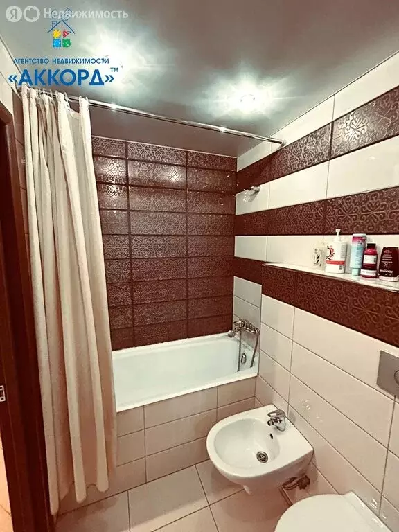 3-комнатная квартира: Барнаул, Балтийская улица, 44 (65.2 м) - Фото 1