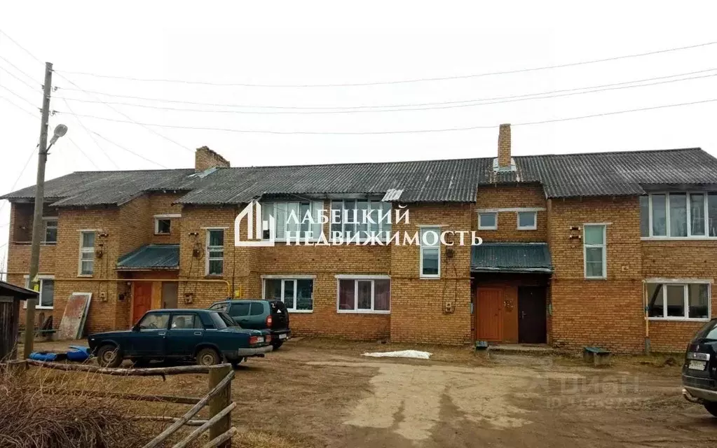 2-к кв. Коми, Усть-Вымский район, с. Айкино Центральная ул., 86А (82.5 ... - Фото 0