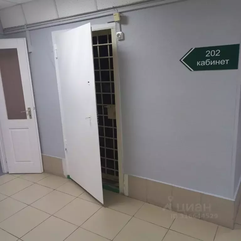 Помещение свободного назначения в Ханты-Мансийский АО, Мегион Заречная ... - Фото 1