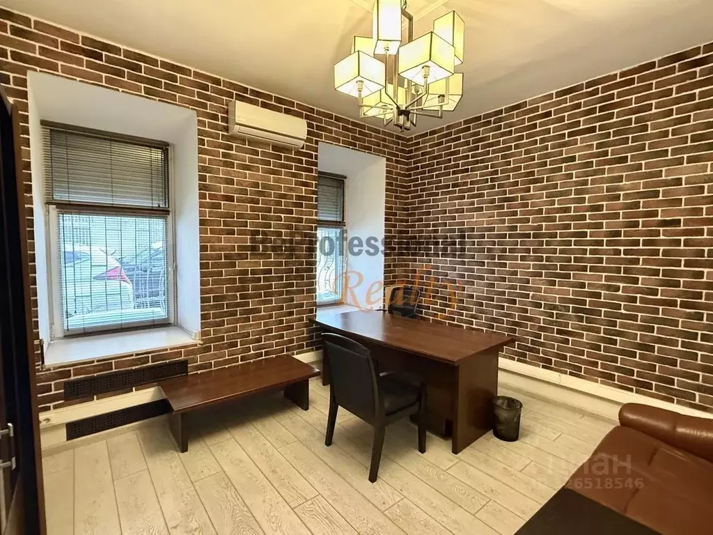 Офис в Москва ул. Петровка, 17С4 (100 м) - Фото 1