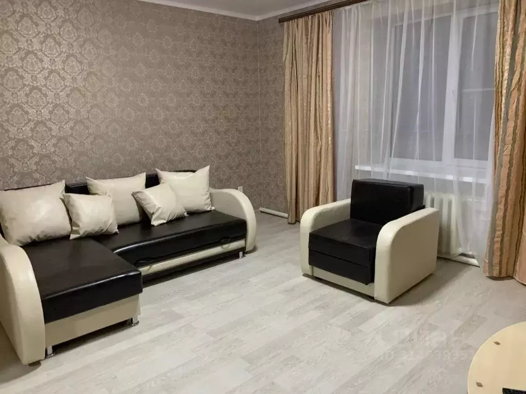 3-к кв. Ростовская область, Каменск-Шахтинский ул. Щаденко, 55 (65.0 ... - Фото 0