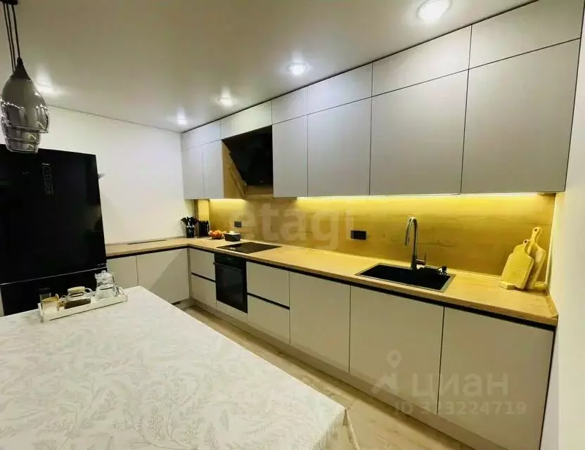 5-к кв. Вологодская область, пос. Кувшиново ул. Сосновая, 6 (134.0 м) - Фото 1