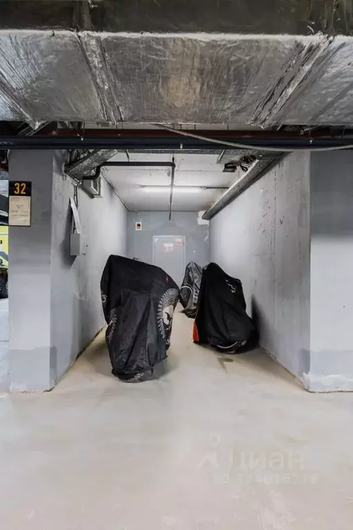 Гараж в Свердловская область, Екатеринбург ул. Белинского, 108 (18 м) - Фото 1