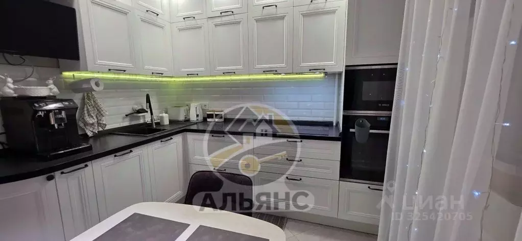 3-к кв. Ямало-Ненецкий АО, Новый Уренгой Дружба мкр, 2/1 (67.5 м) - Фото 1