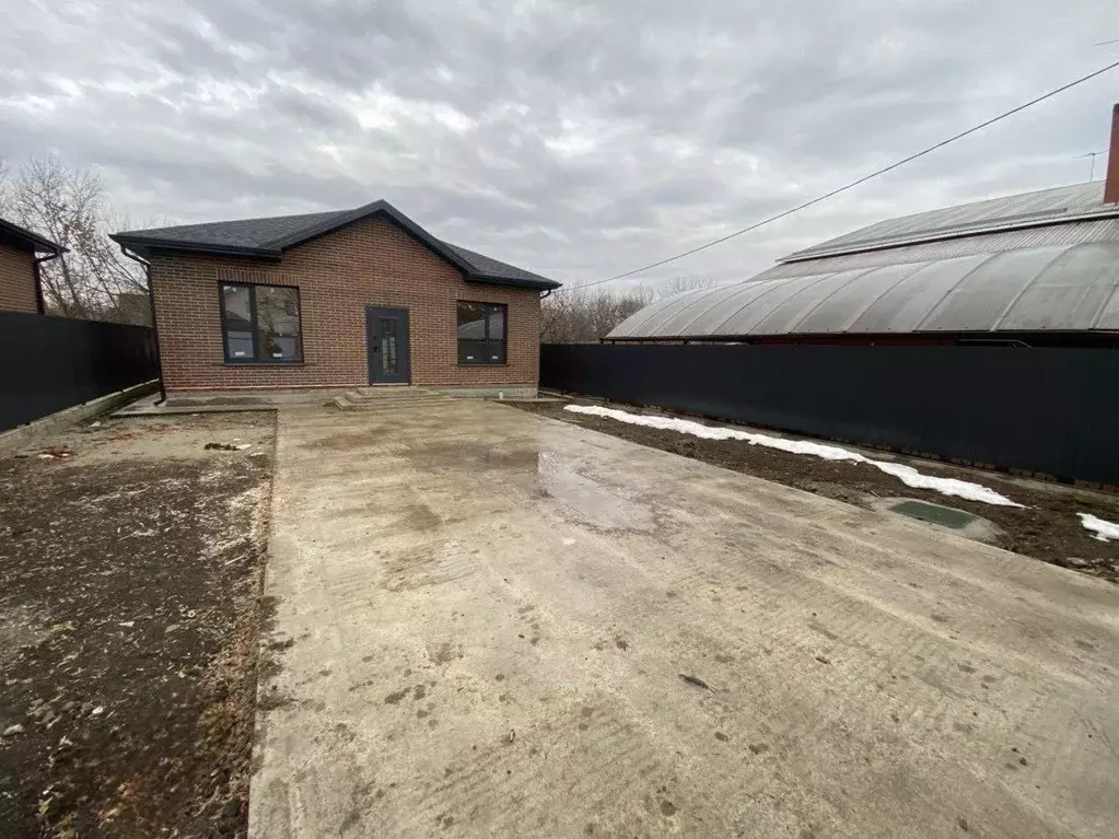 Дом в Краснодарский край, Динской район, Новотитаровская ст-ца  (107 ... - Фото 2