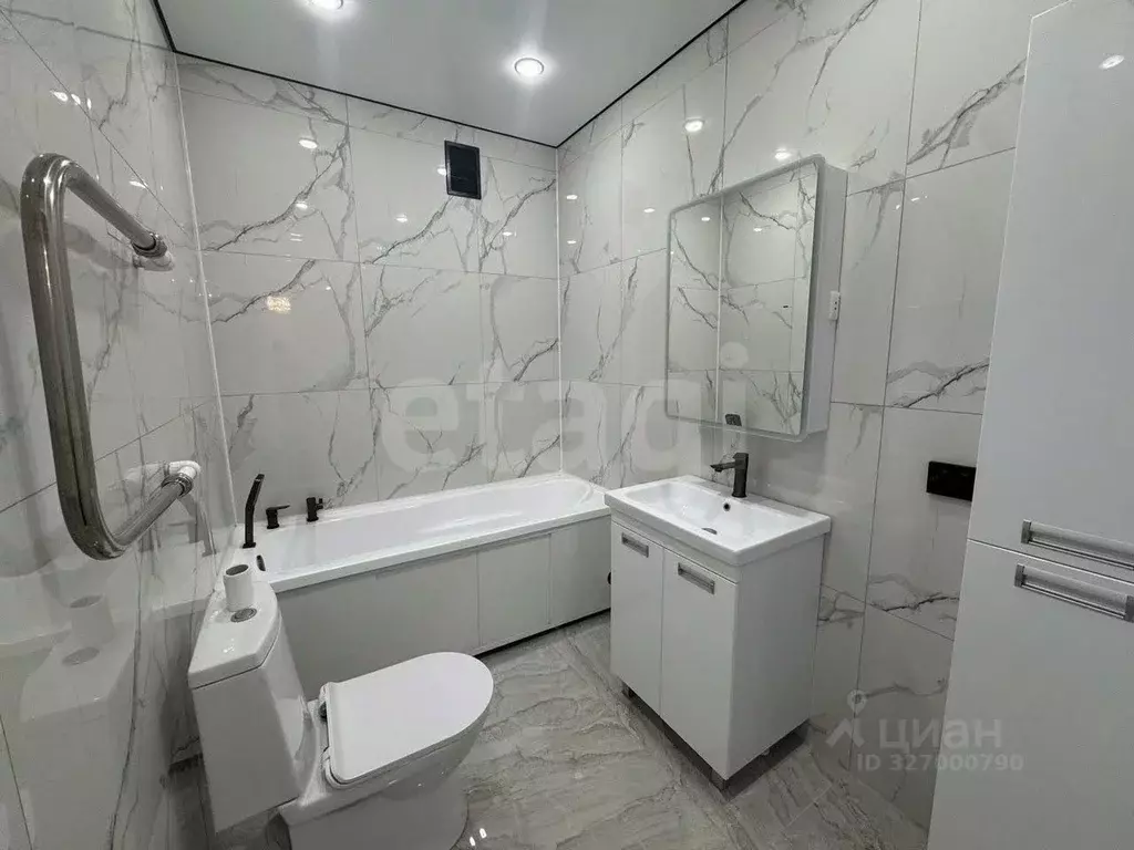 3-к кв. Удмуртия, Ижевск ул. 10 лет Октября, 75/1 (63.4 м) - Фото 1