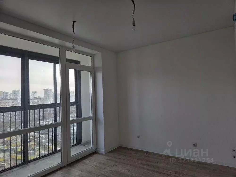 Студия Свердловская область, Екатеринбург ул. Крауля, 107/2 (22.0 м) - Фото 1