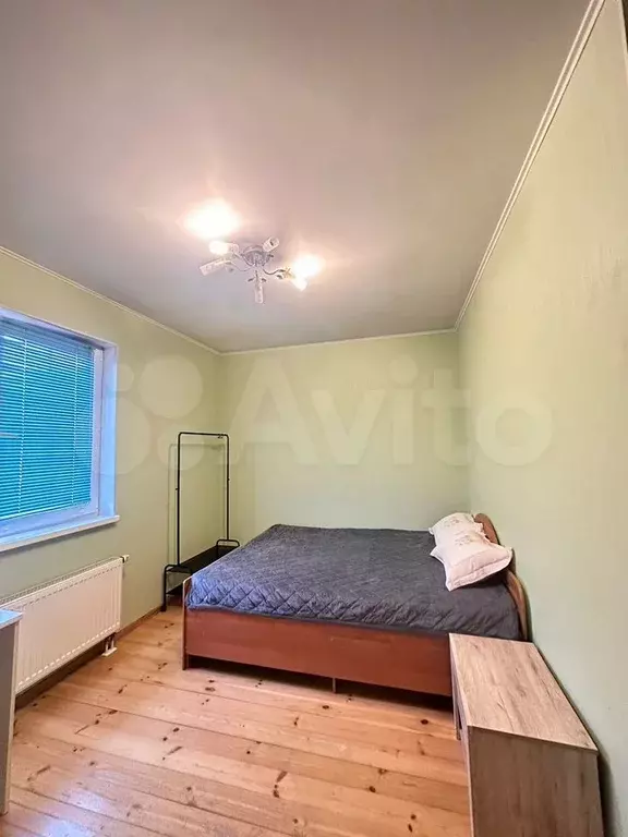 Комната 17 м в 4-к., 2/2 эт. - Фото 0