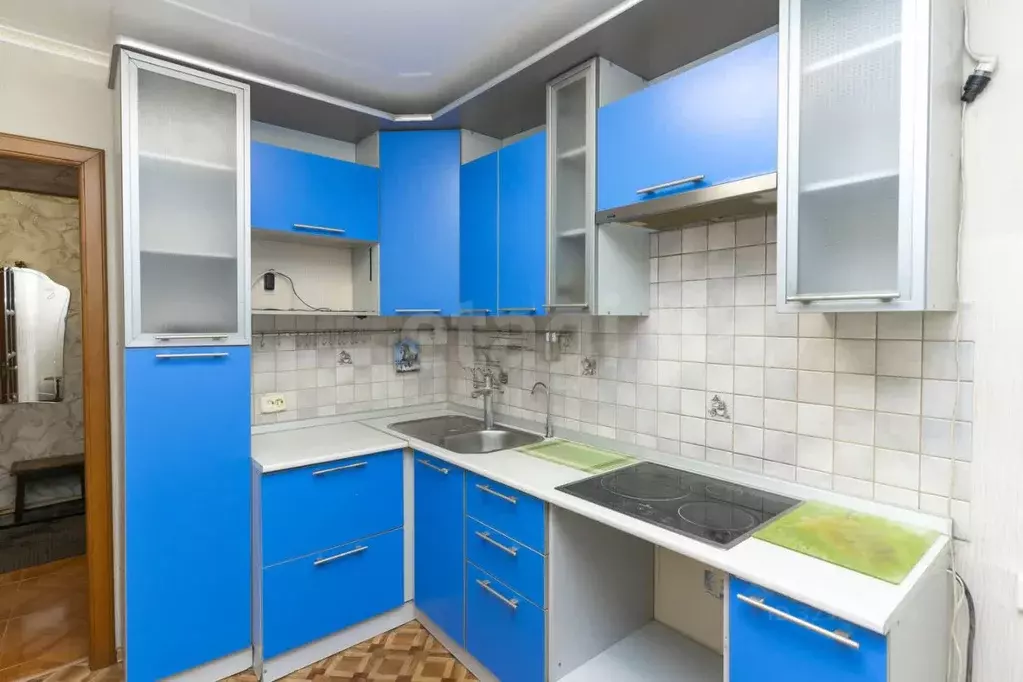 3-к кв. Тюменская область, Тюмень ул. Александра Логунова, 22 (66.4 м) - Фото 0