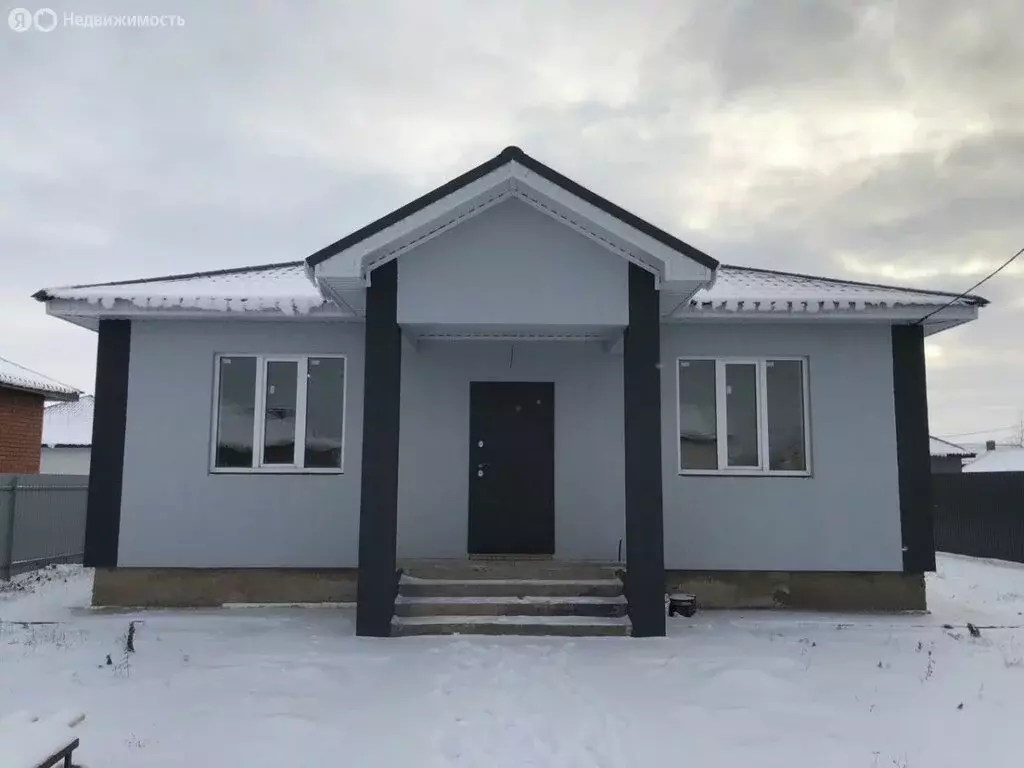 Дом в село Лопатино, Заречная улица, 56 (120 м) - Фото 1