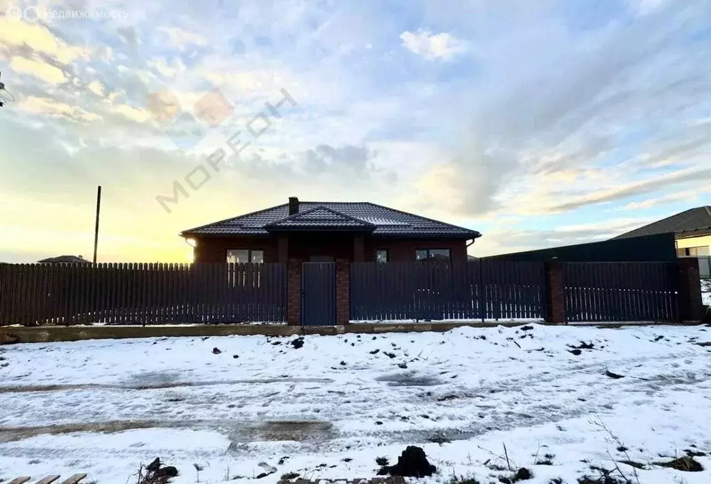 Дом в аул Козет, 1-й Кавказский переулок, 25 (100 м) - Фото 1