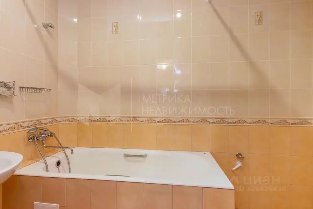 2-к кв. Тюменская область, Тюмень ул. Самарцева, 8 (86.2 м) - Фото 1