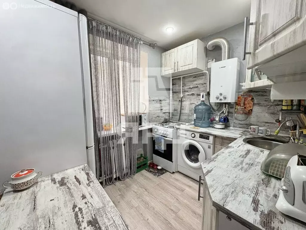 3-комнатная квартира: Таганрог, улица Пальмиро Тольятти, 8 (56.3 м) - Фото 1