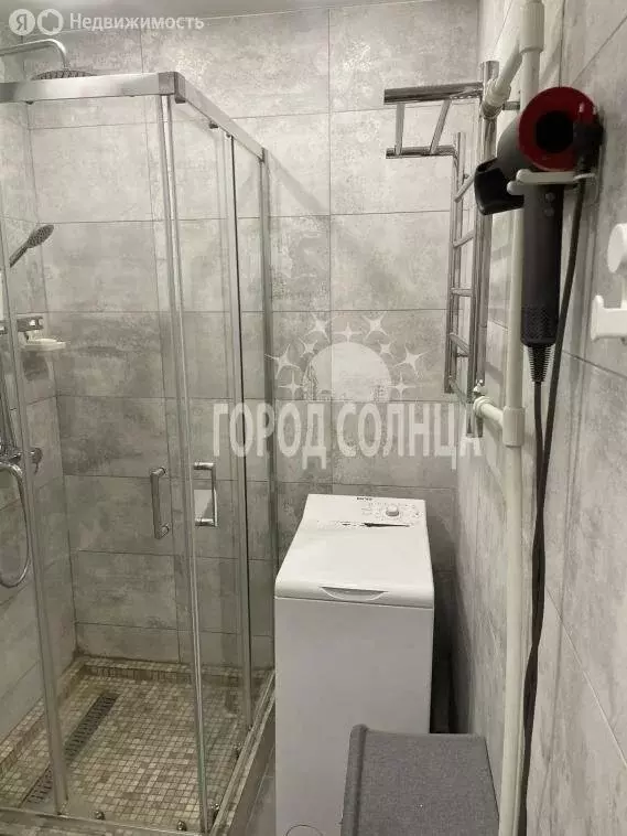 3-комнатная квартира: Омск, Иртышская набережная, 31 (44.5 м) - Фото 1