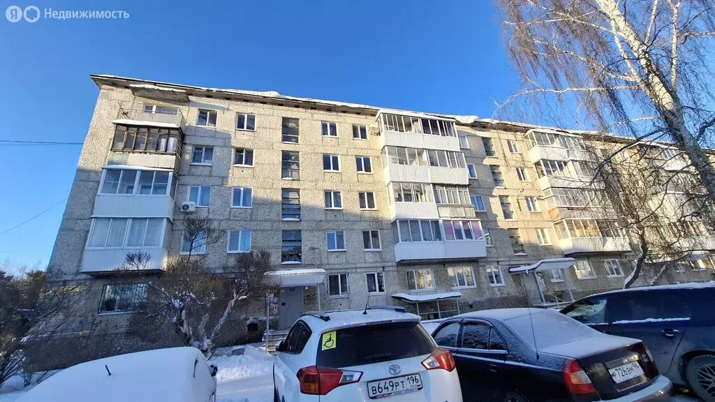 3-комнатная квартира: Верхняя Пышма, улица Мичурина, 2А (55 м) - Фото 1