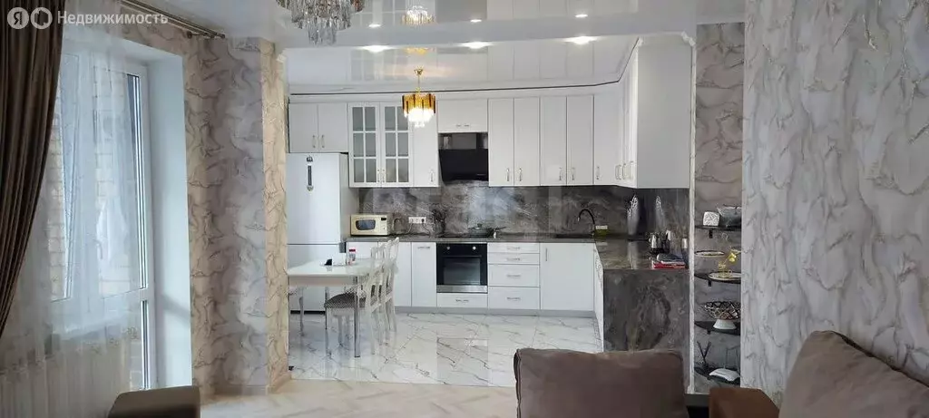 3-комнатная квартира: Ростов-на-Дону, ул. Ларина (80 м) - Фото 0